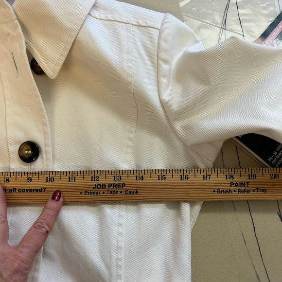 Burberry authentic Women's White trench Coat - Picture 9 of 9